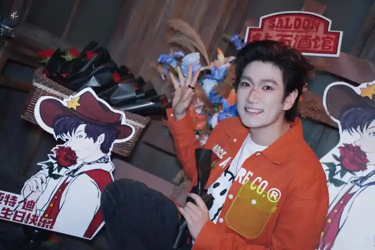 先祝自己生日快乐 在剧场过了一次很有仪式感很开心