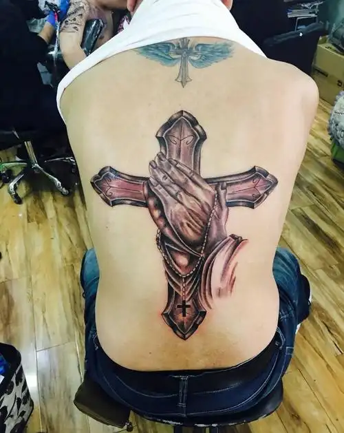 后背十字架纹身图片