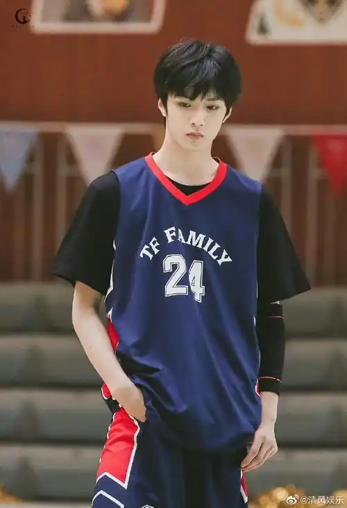 刘耀文萌探探探案篮球服造型