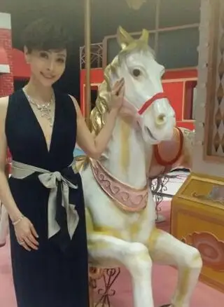 40岁港女星汤盈盈追生子学清宫图造人