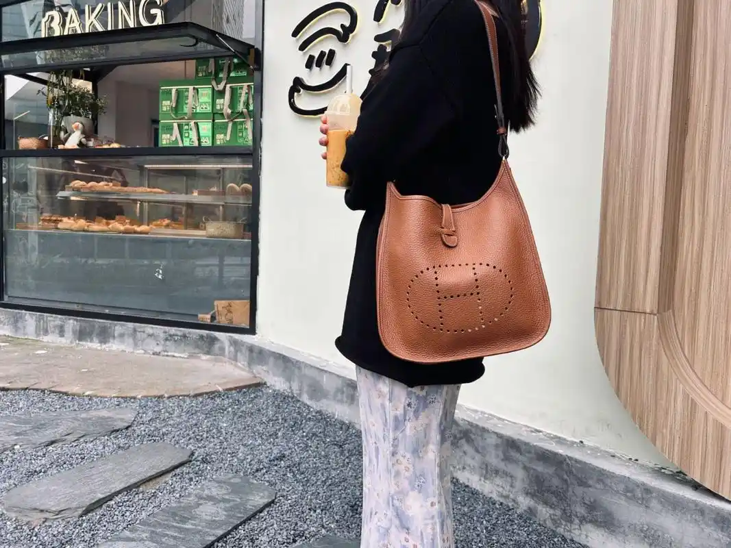 爱马仕|evelyne29 伊芙琳29上身效果 都说这个包冷门  但是我觉得很