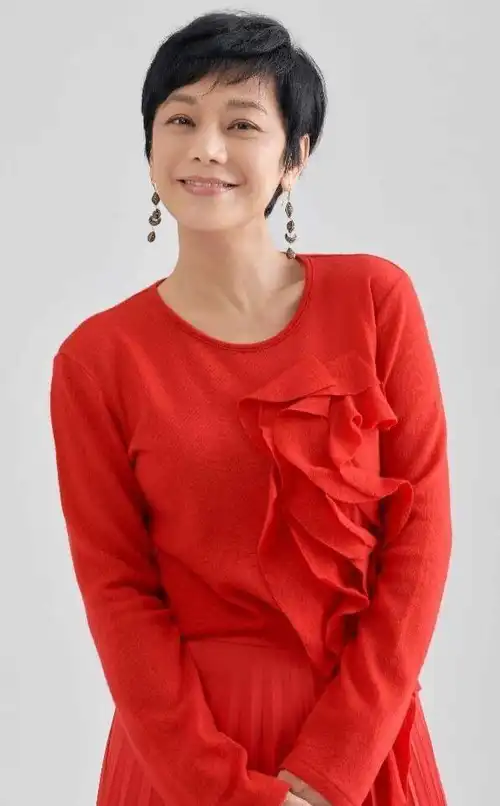 张艾嘉36年没拿奖从影50年「不去想退休」不演重复角色入围破纪录