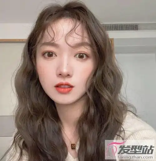 自然卷适合什么发型 天生卷毛也能打造时尚范