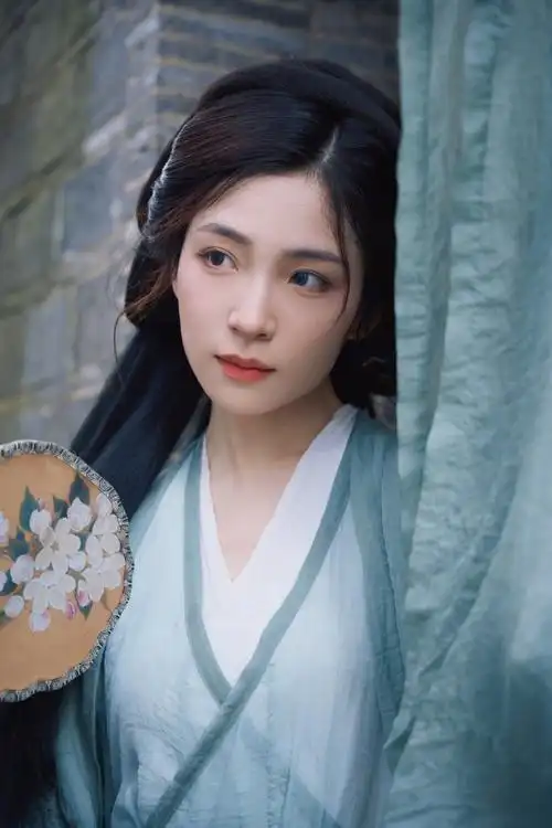 有哪部古装剧女主的即视感呢?#美出圈##汉服写真