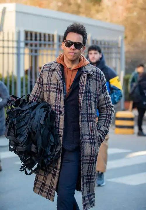 巴黎街头型男大赛02时尚穿搭更惹眼