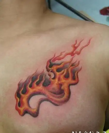 胸前的火焰图腾纹身图案
