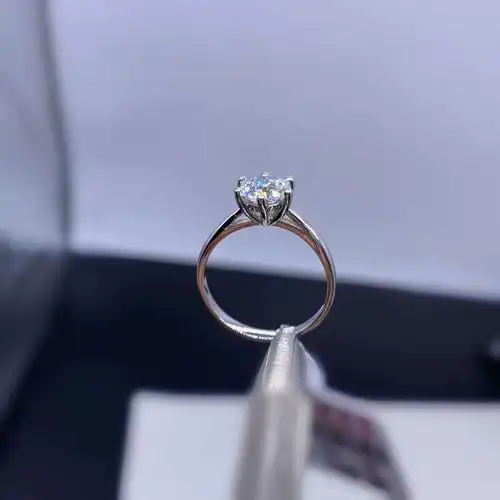 银925镶嵌莫桑钻石戒指女五十分一克拉经典六爪送女友七夕礼物