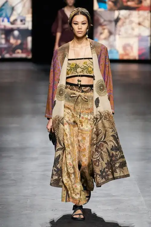 christian dior2021春夏高级成衣发布秀_2021paris,巴黎时装周图片