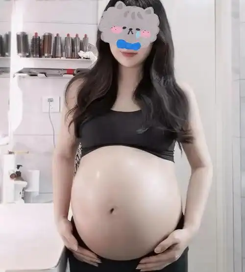 奚梦瑶复出后赌王儿子疑似催生3胎她的肚子还能生