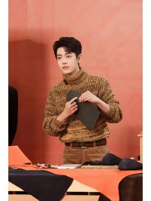 能把毛衣塞在裤子里真是慕了,慕了这也太帅了吧#肖战