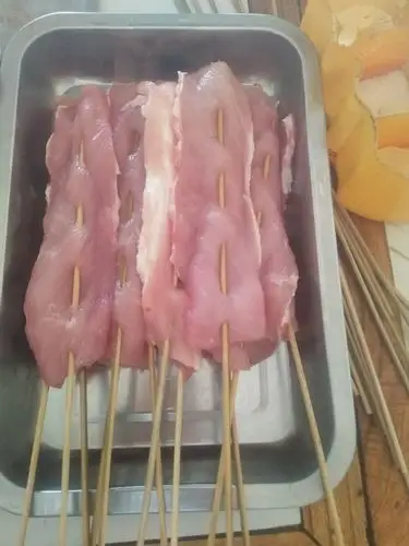 烤猪理肉 ￥6元/串 已售90份