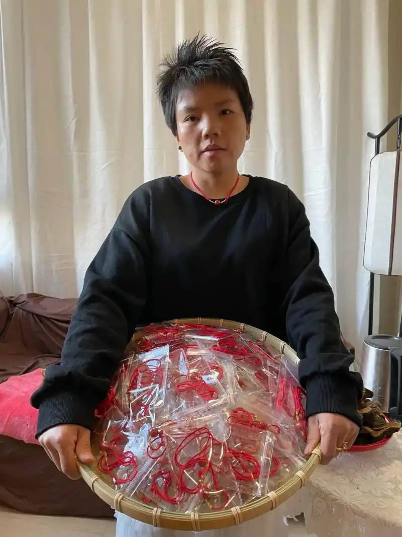 杨七七的流浪生活! 嘻嘻,一会直播了,照片是新的,人是旧的 - 抖音