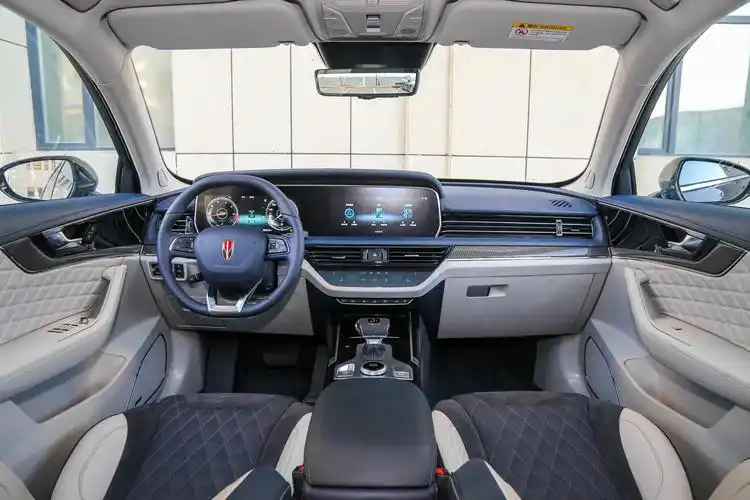 全新红旗hs5内饰的整体高级,在车内有家一般的感觉.