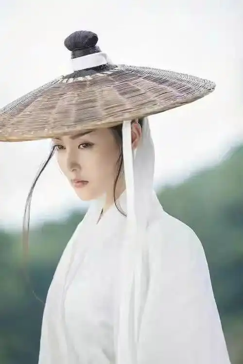 女明星女扮男装,鞠婧祎妆太浓,唐嫣大胡子,最后一个也太像了!