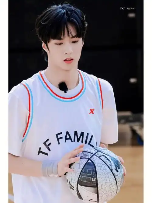 耀文运动会饭拍|那是一个日落的黄昏,夕阳以35度角透过窗户,照进篮球