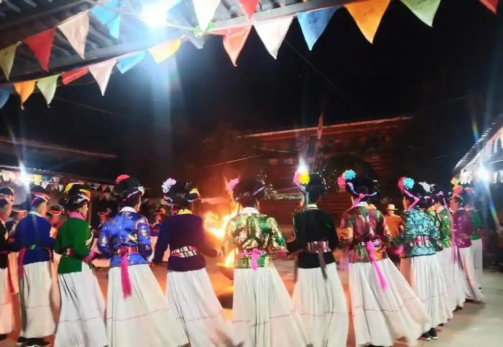 打破 "多人幽会" 偏见:摩梭走婚的核心是爱情,而非外界想象的自由散漫