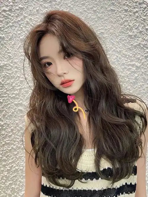 拯救头发少的女生慵懒造型烫