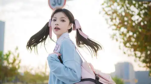 回车桌面>电脑壁纸>明星>大陆明星>甜美面包少女谢安然可爱写真>相关