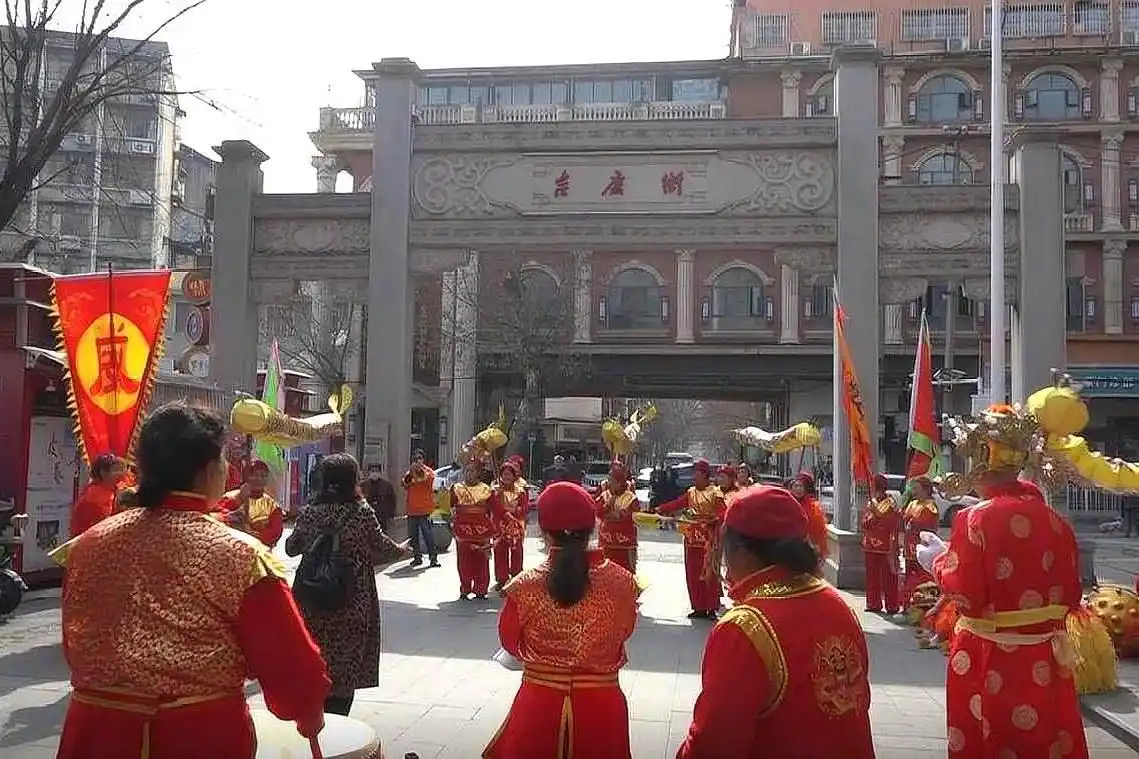 武汉市吉庆民俗街,民俗表演送祝福,重温浓浓的中国年味