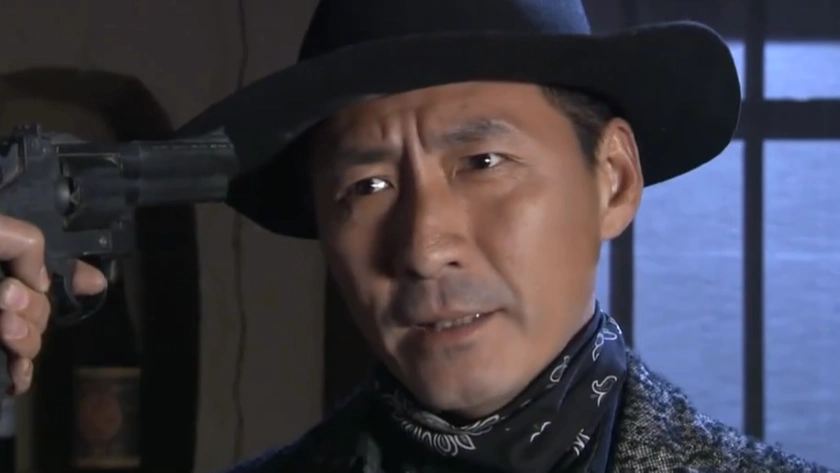 抗日神剧《燕双鹰》张子健装逼片段盘点,雷人但是够爽!