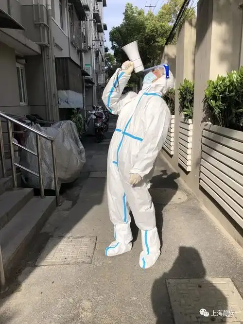 多图带你看最可爱的"大白"!一样的防护服下,不同色彩的ta们