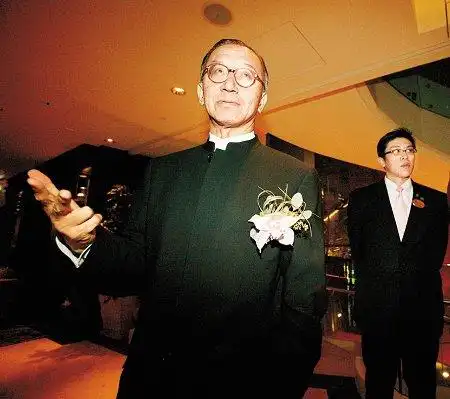 罗康瑞拉兄长罗嘉瑞入伙上海新天地双塔酒店