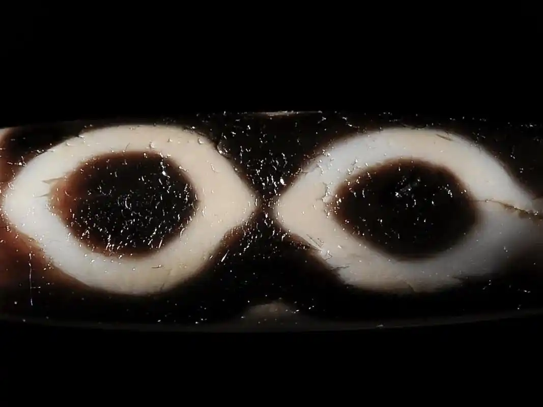 【天珠鉴赏】这是一颗佛眼三眼天珠,佛的慧眼带着爱的嘱托,藏着 - 抖