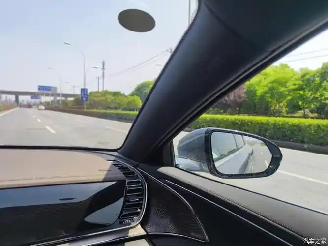 比亚迪汉的副驾视角感受