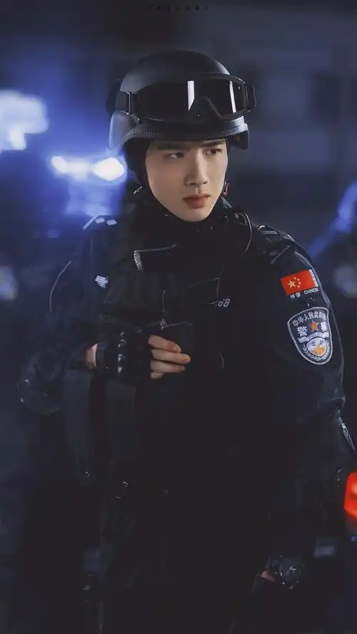 邢克垒老婆进:原来很多特警动作戏都是白敬亭亲自完成的