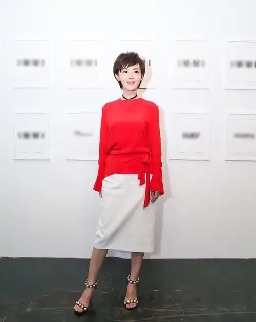 车永莉精干短发亮相吴晓敏秀场