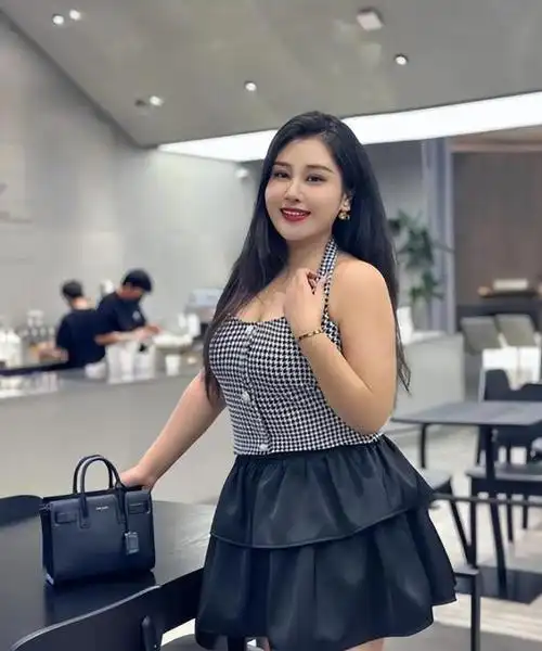 回顾90后大码模特体重170斤也曾被人占了便宜