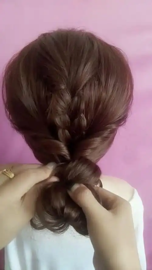 30岁左右的女人可以这样扎头发,简单随性又好看