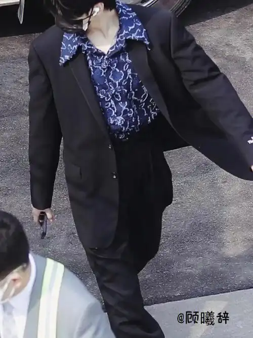 tnt时代少年团 #严浩翔壁纸 #今日壁纸  #壁纸 #衬衫 #帅气 #男朋友