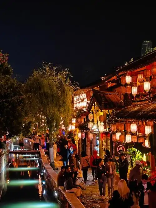丽江古城的夜景繁花似锦##微博旅行家##微博影像年##城市巡游记