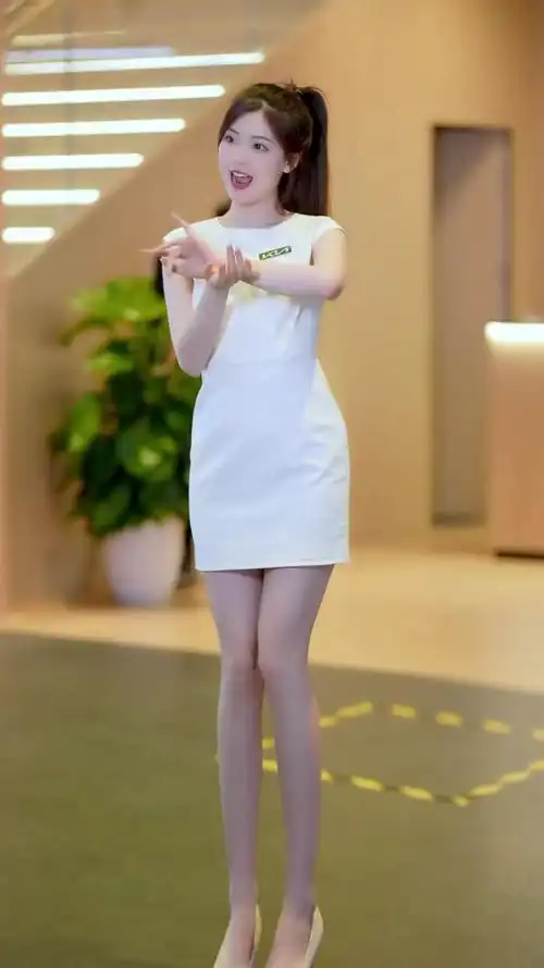 完美身材#车模美女 #大长腿#路人视角#这谁顶得住 春晓 晓晓的晓