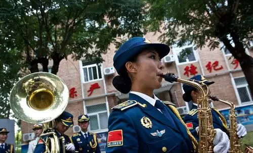 直击阅兵前夕的军乐团女兵
