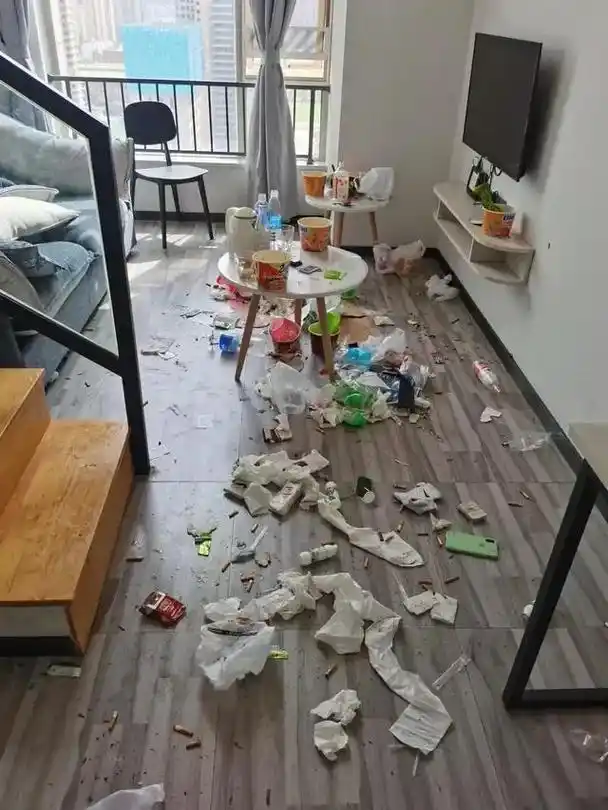 真脏?4女孩住民宿4天房间成垃圾场.