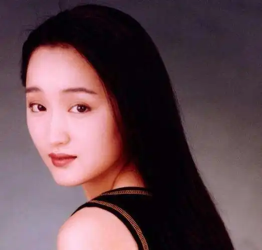 曾为爱隐退却声名狼藉,复出后遭人"羞辱",杨钰莹到底经历了啥