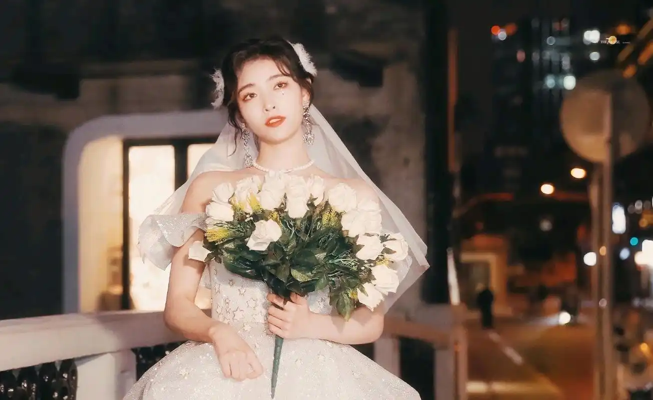 许佳琪婚纱毕业照饭拍,真的好美啊!浪漫又甜美