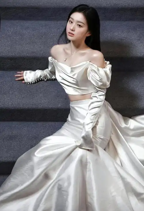 因撞脸穆婷婷晋升待爆小花|童星|甜妹|娱乐圈|包上恩|女明星_网易订阅