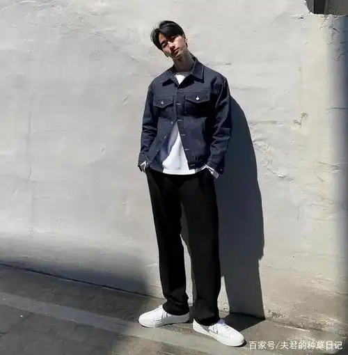 男人过了30岁,别再穿t恤配牛仔裤了!推荐这3种搭配,更有品位