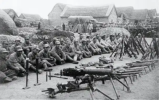 1947年5月,孟良崮战役打了3天3夜,副班长王春发带领3名战士冲上540