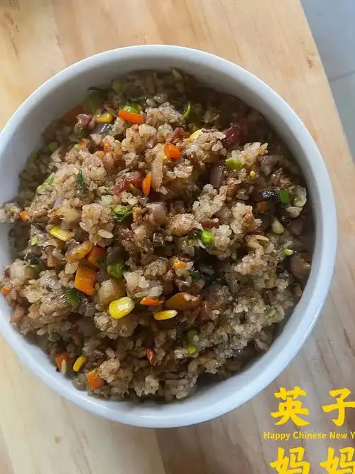 这道美食荤素搭配生炒糯米饭78