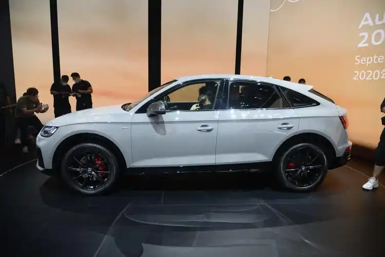 北京车展实拍年轻的颜值担当奥迪q5lsportback