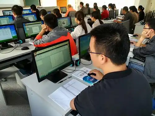 革新观念,充分掌握运用现代教育技术,做新时代的"四有"好教师