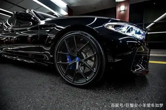 黑武士宝马m5换上了新"跑鞋",这下外观更加炸裂了!