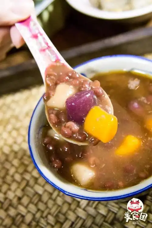 靠着1碗糖水 4张桌子,征服厦门所有吃货!