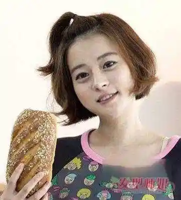 俏皮可爱的女生短发辫子抢眼 今秋最好的率真个性扎发