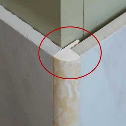 师傅不建议在转角处做瓷砖阳角线即便做也不是绝对的45度