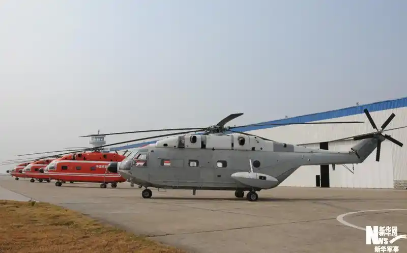 武警型直18运输直升机试飞